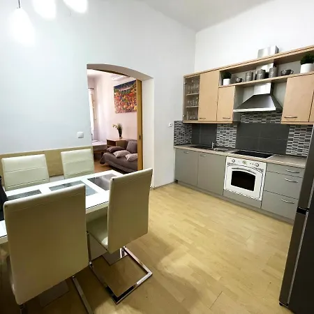 Viktorija Center * Laibach