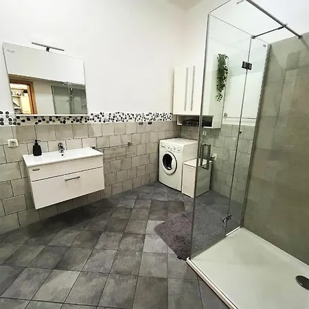 Viktorija Center * Ljubljana