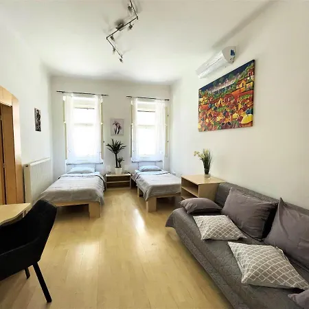 Viktorija Center * Любляна