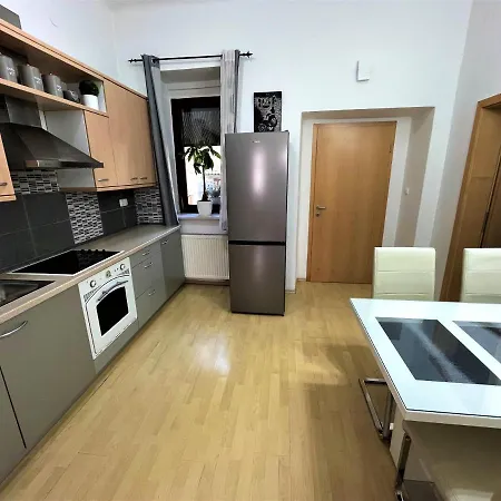 Апартаменти Viktorija Center Любляна