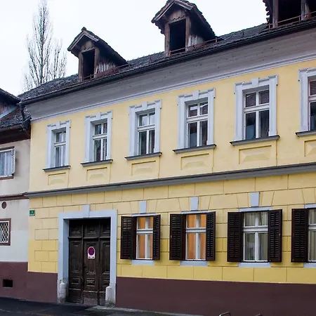 Viktorija Center *